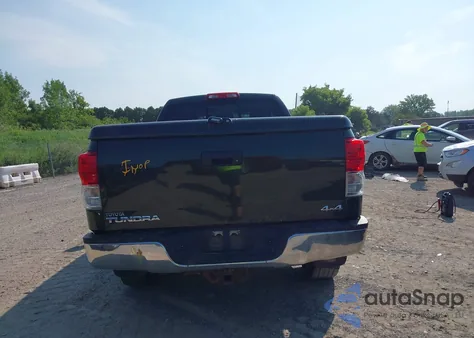 2010 Toyota Tundra Grade 5.7L V8 z USA, uszkodzony, nr VIN 5TFUY5F15AX137953